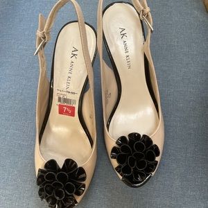 Anne Klein Slingback shoes black and ivory new in box 7.5
